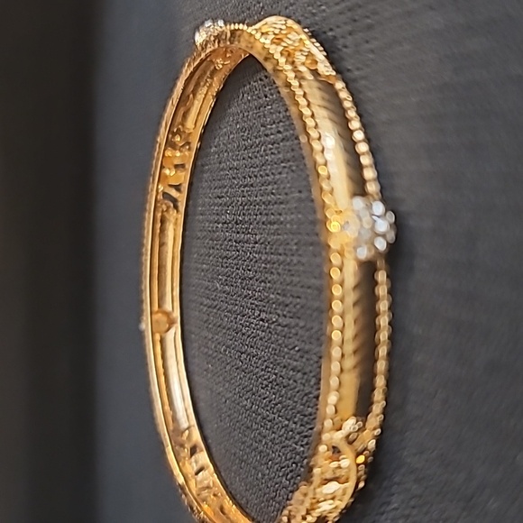 Gold bangle - Picture 4 of 9